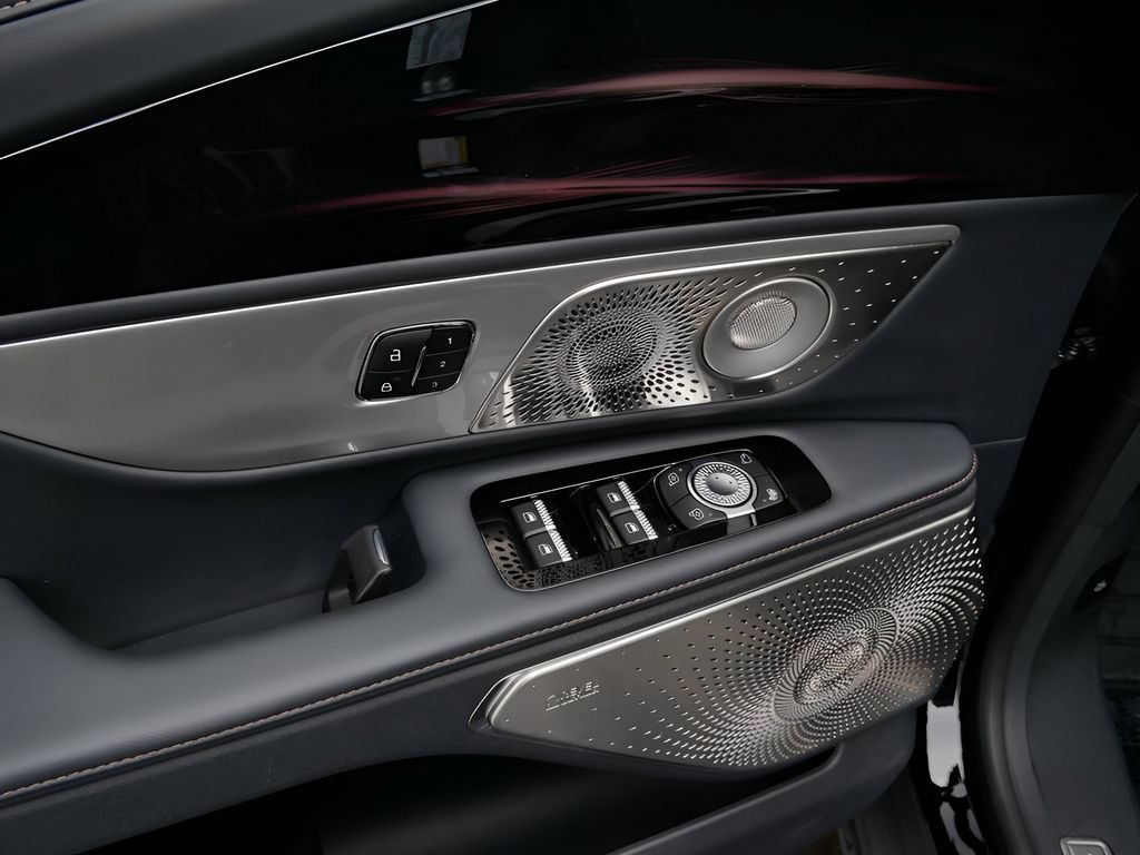 Used 2025 Lincoln Nautilus Reserve AWD/4WD image 17