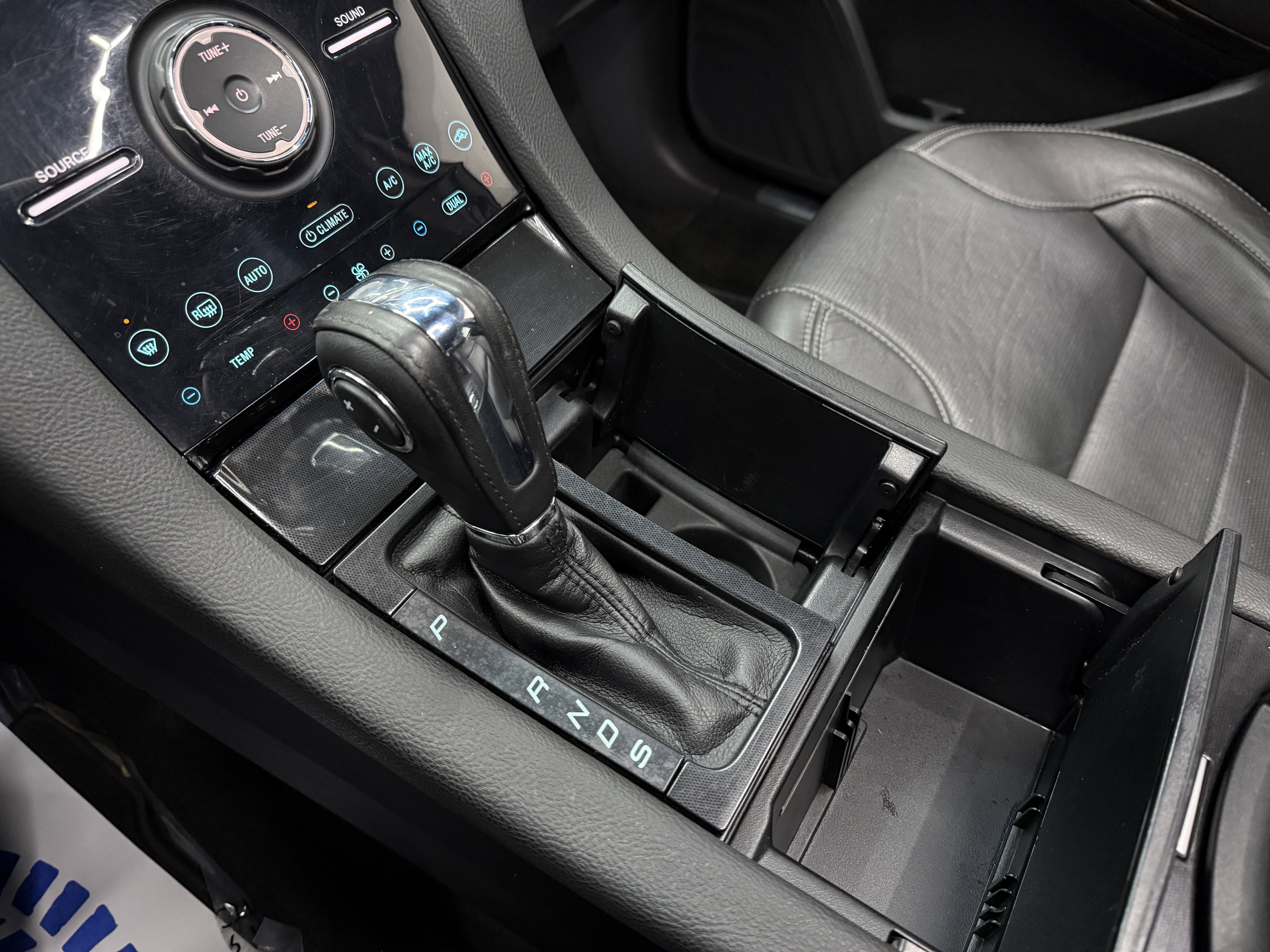 Used 2017 Ford Taurus Limited image 23