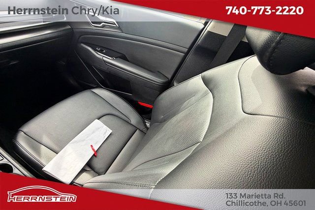 Used 2024 Kia Sportage EX image 11