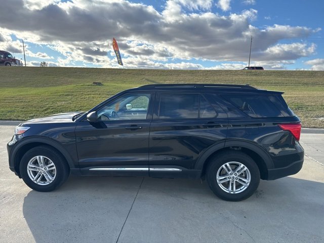 Used 2023 Ford Explorer XLT w/ Equipment Group 202A image 6
