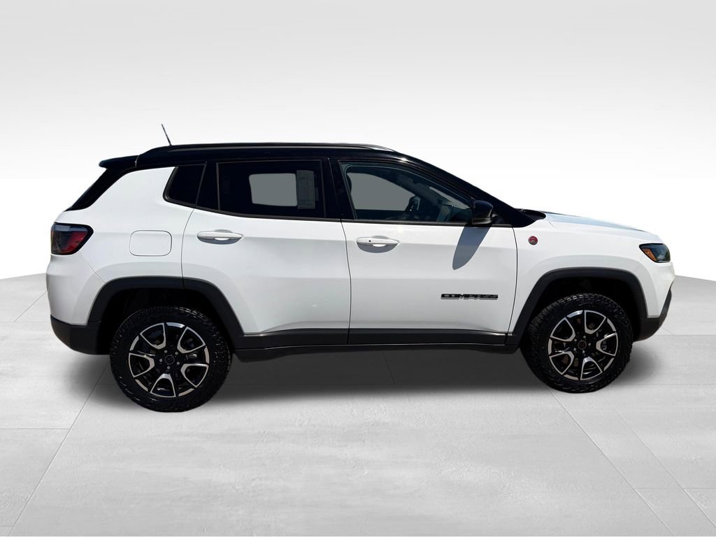 Used 2025 Jeep Compass Trailhawk AWD/4WD image 23