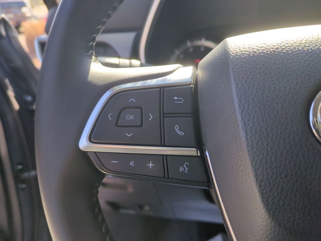 Used 2021 Toyota Highlander XLE image 14