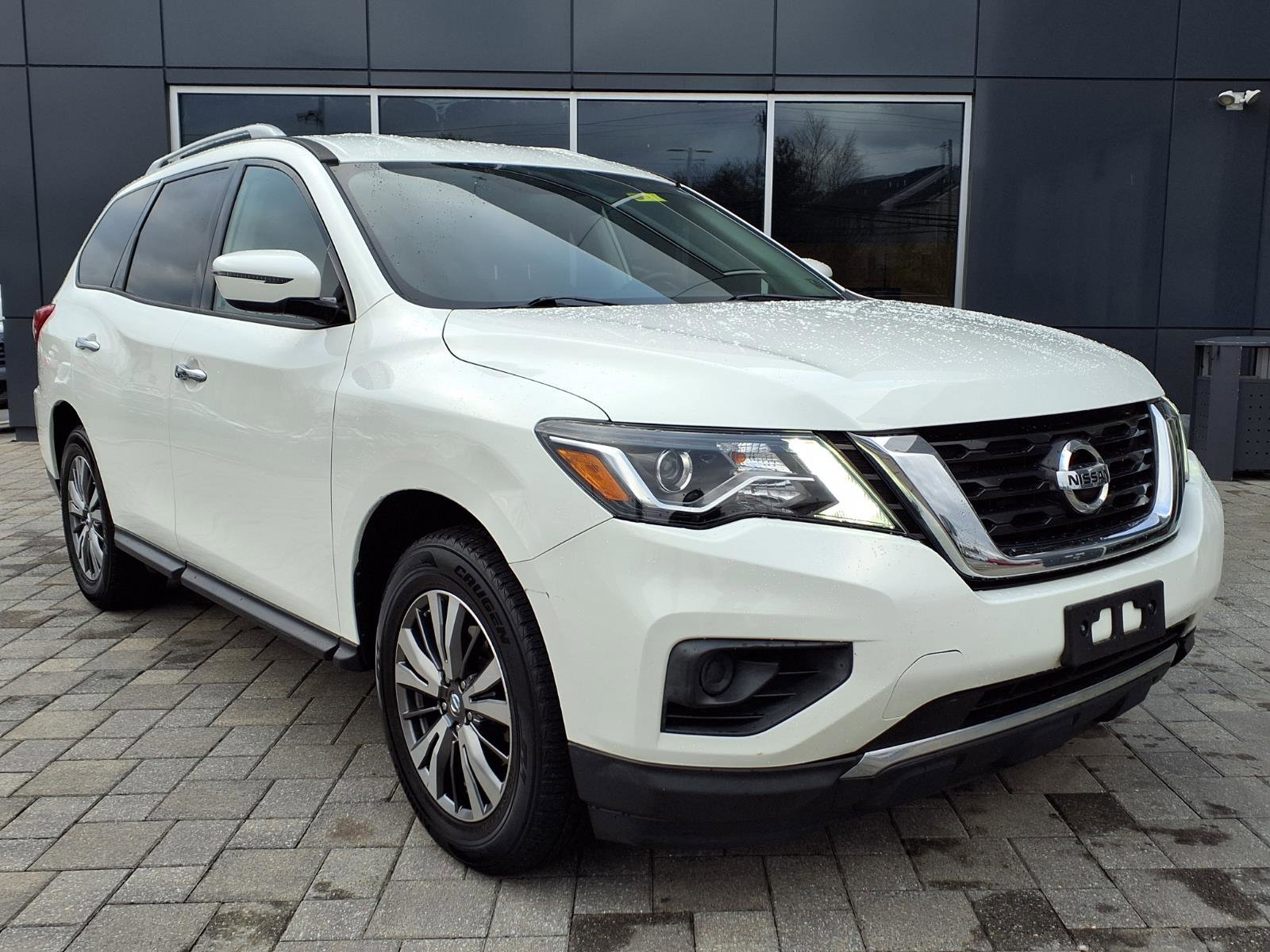 Certified 2018 Nissan Pathfinder S image 1