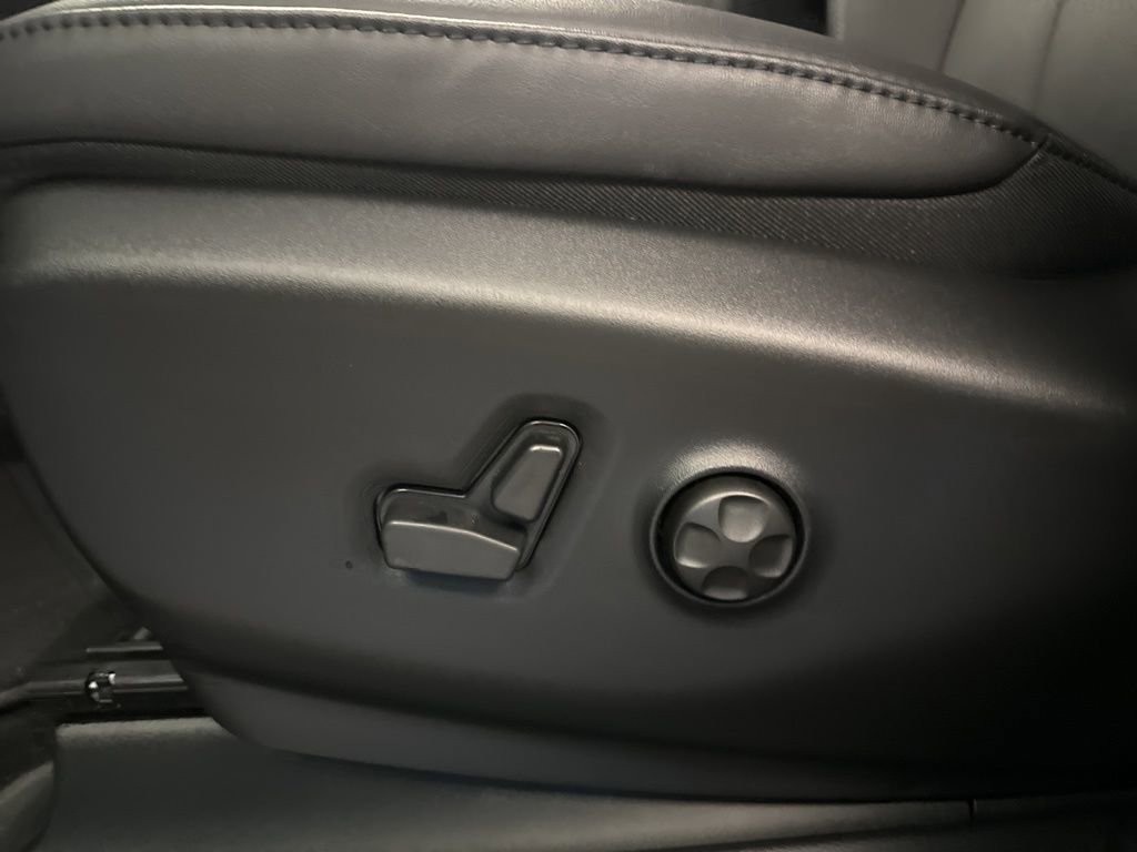New 2026 Chrysler Pacifica Select image 4