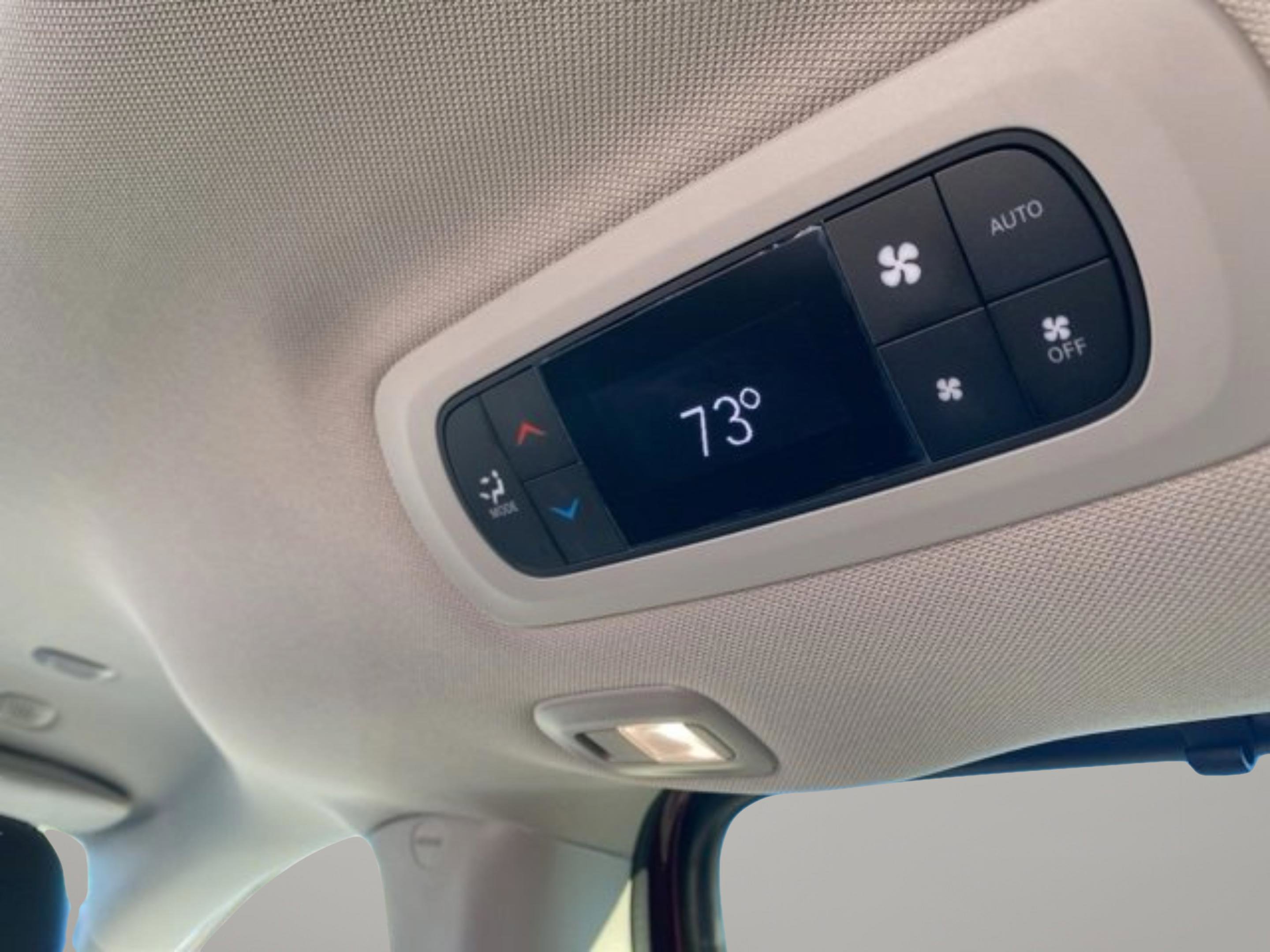 Used 2023 Chrysler Pacifica Touring-L image 37