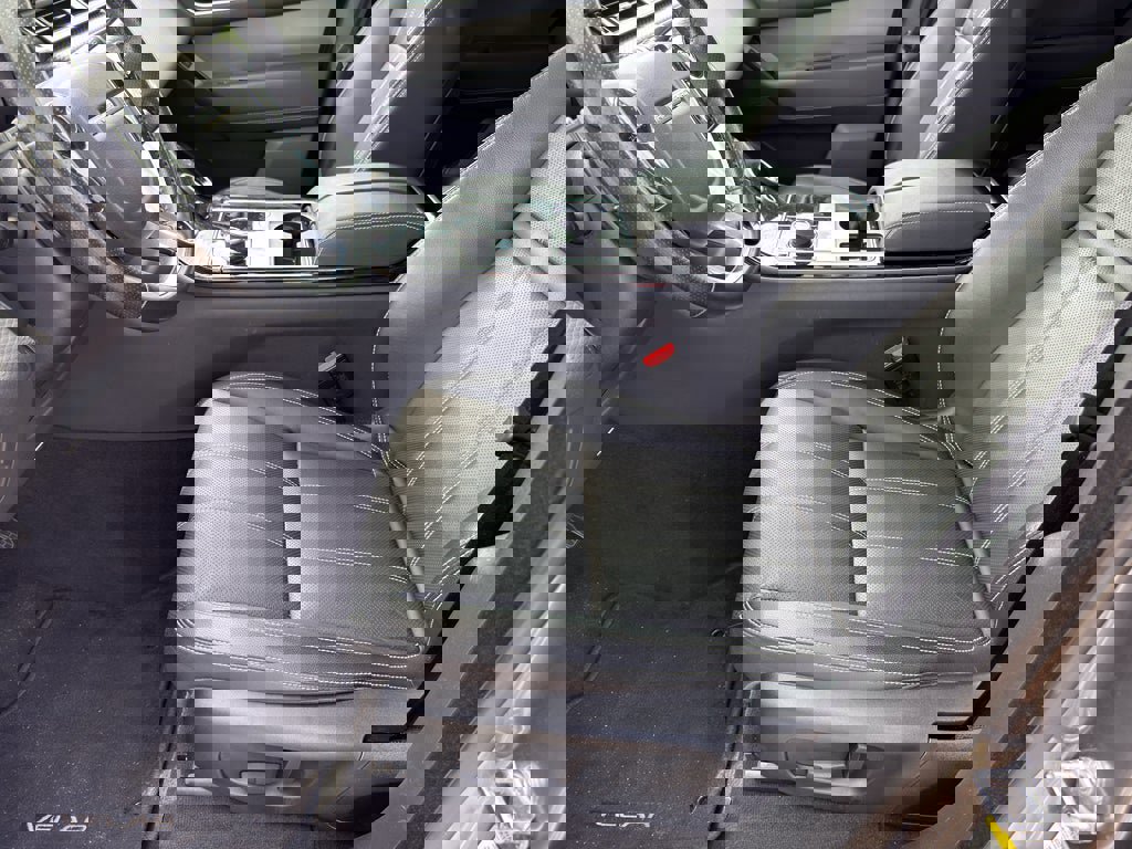 Used 2019 Land Rover Range Rover Velar S image 11