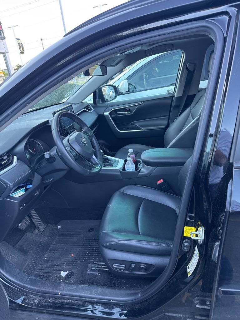 Used 2022 Toyota RAV4 XLE Premium FWD image 11