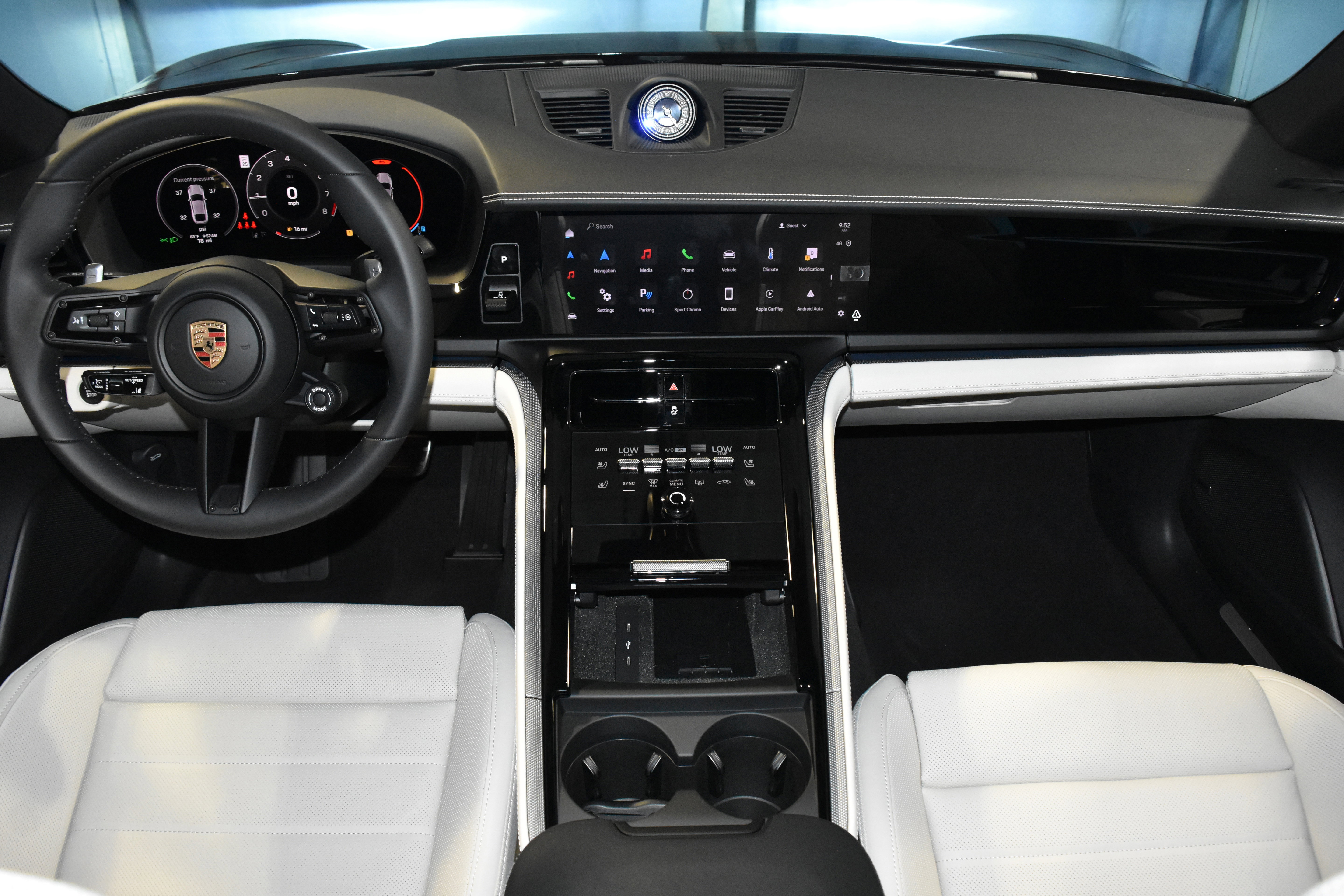 New 2025 Porsche Panamera 4 image 9