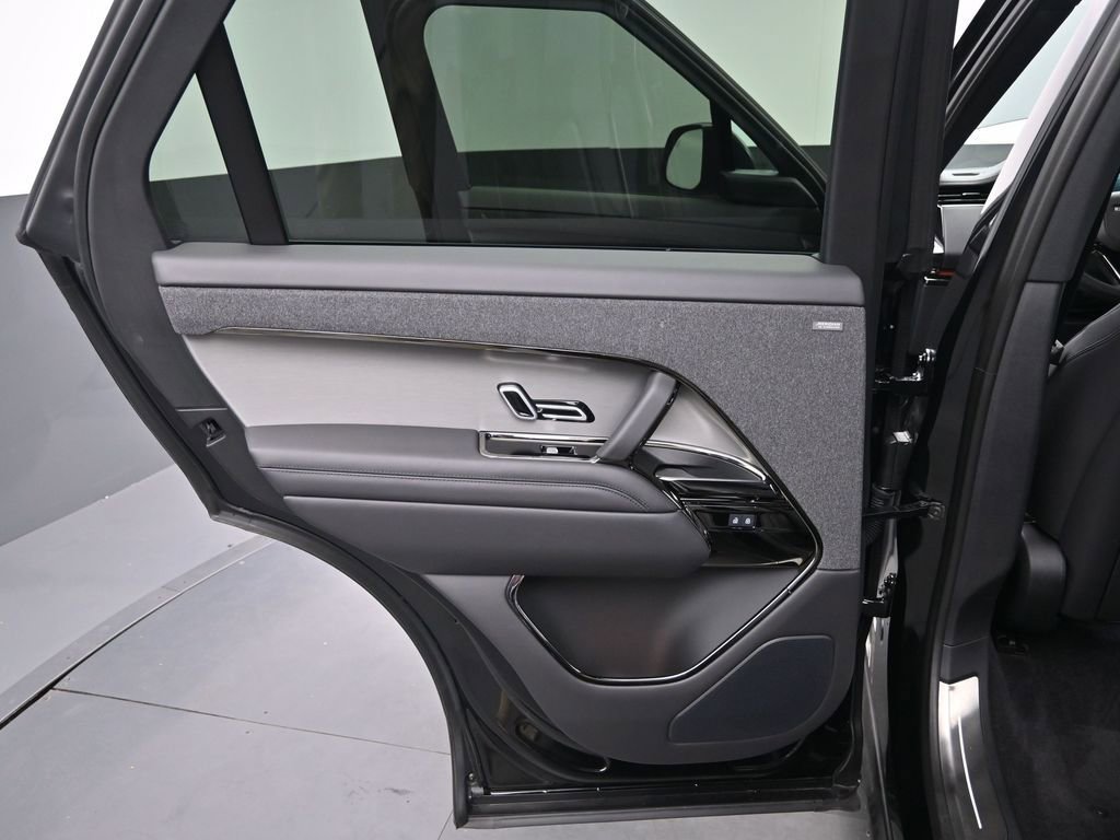 Used 2024 Land Rover Range Rover Sport Dynamic SE image 16