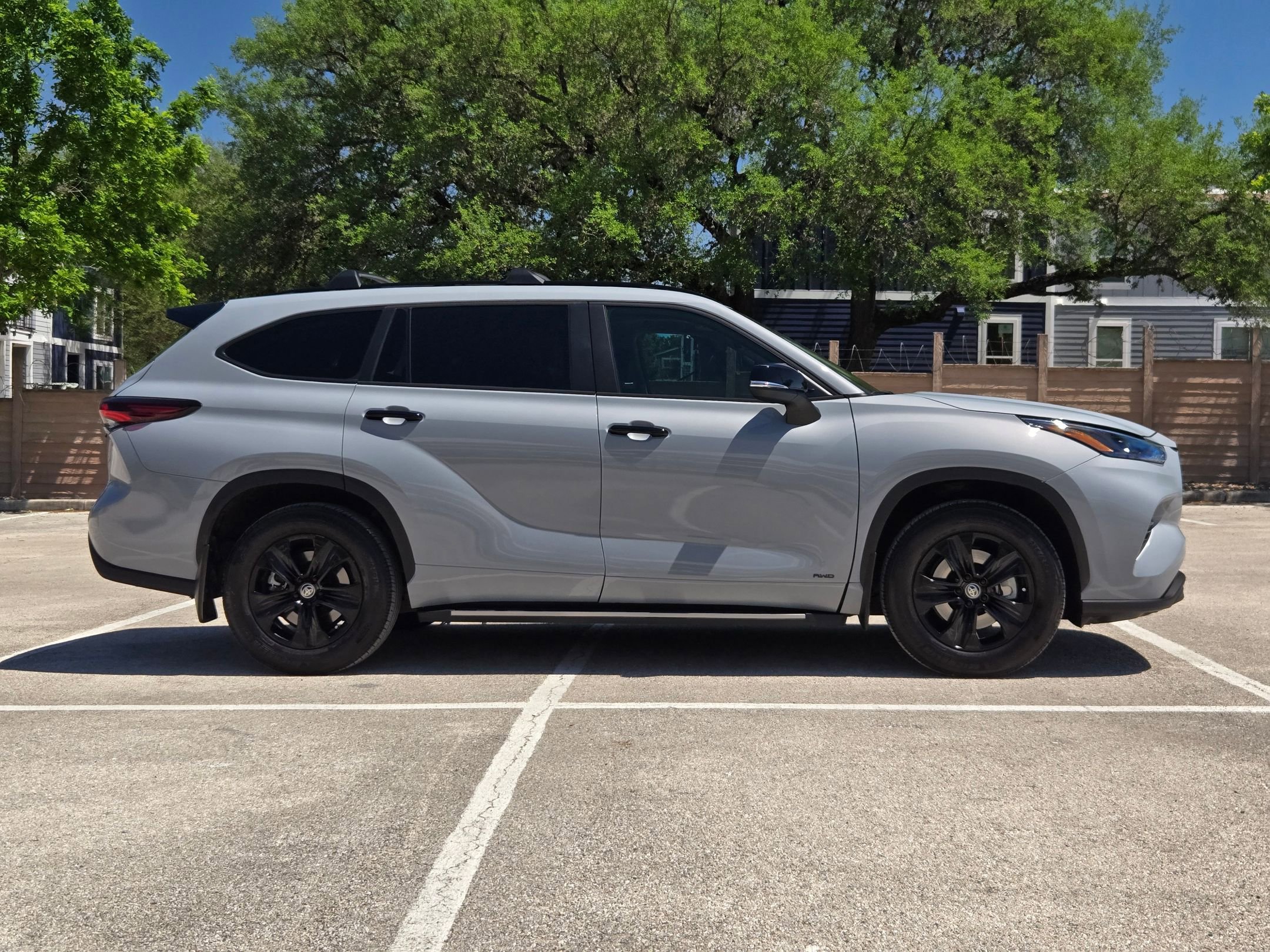Used 2025 Toyota Highlander XLE AWD/4WD image 3