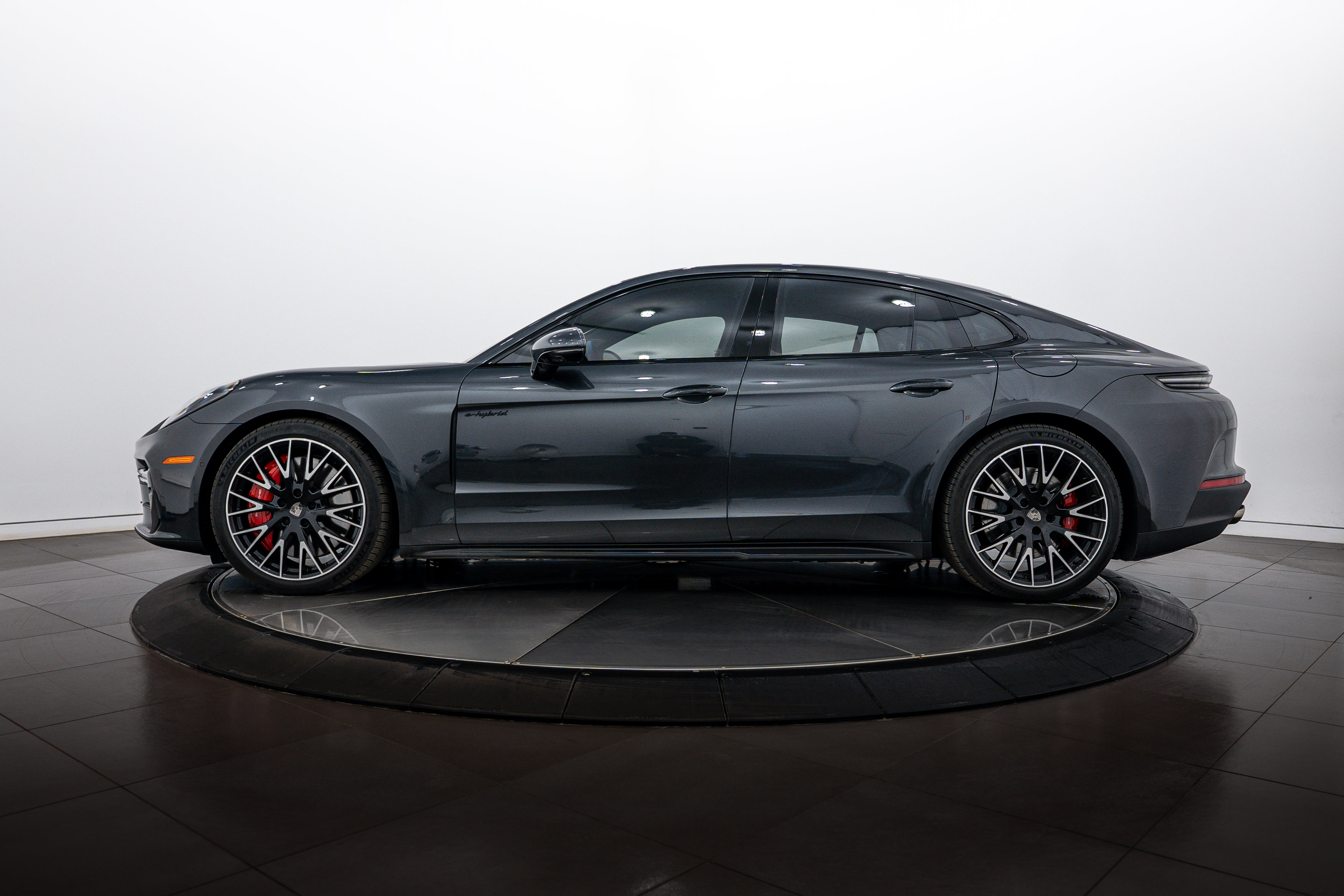 New 2026 Porsche Panamera Turbo AWD/4WD image 2