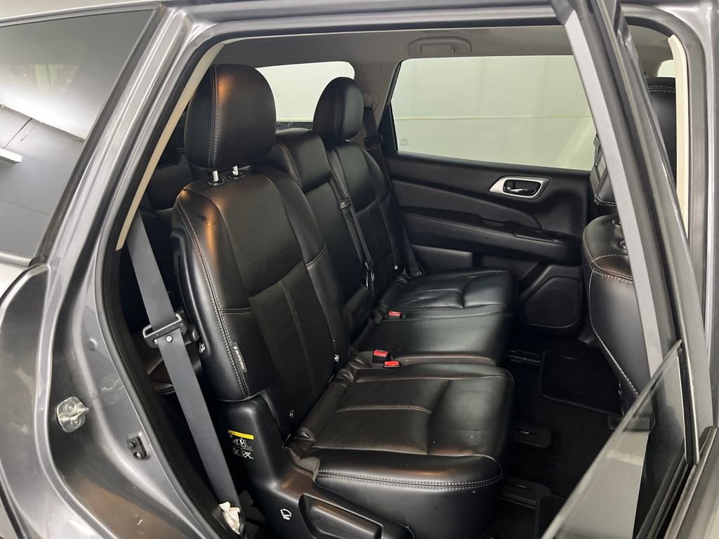 Used 2018 Nissan Pathfinder Platinum image 21