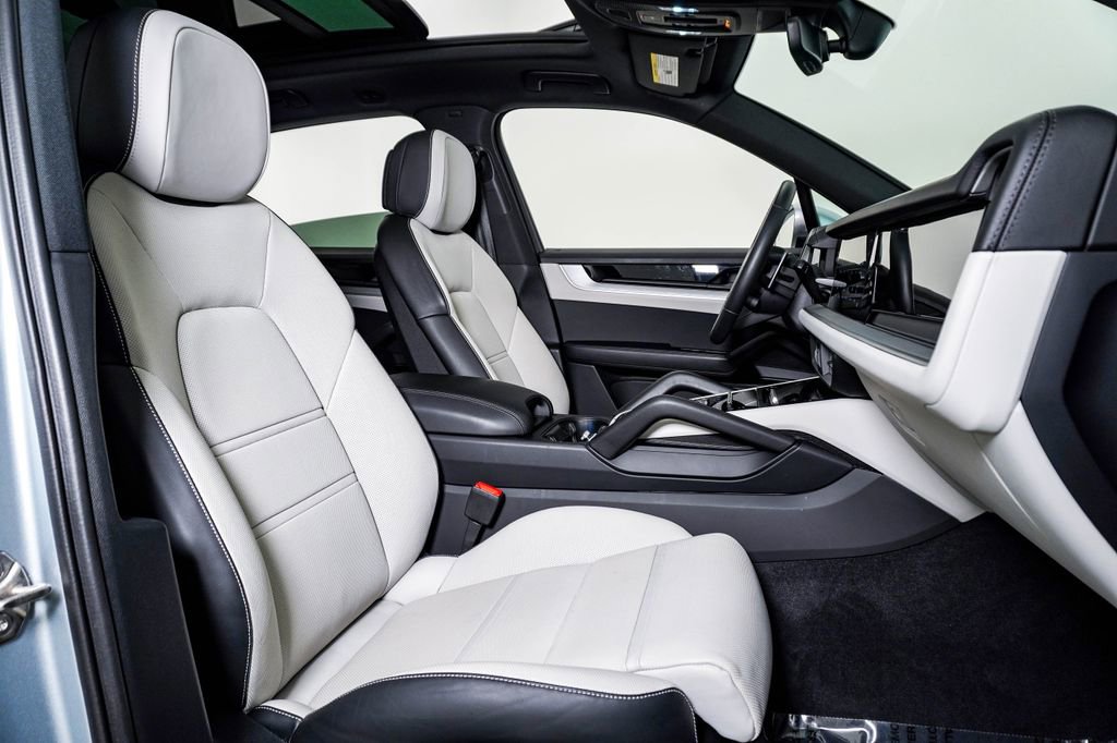 Certified 2025 Porsche Cayenne image 14