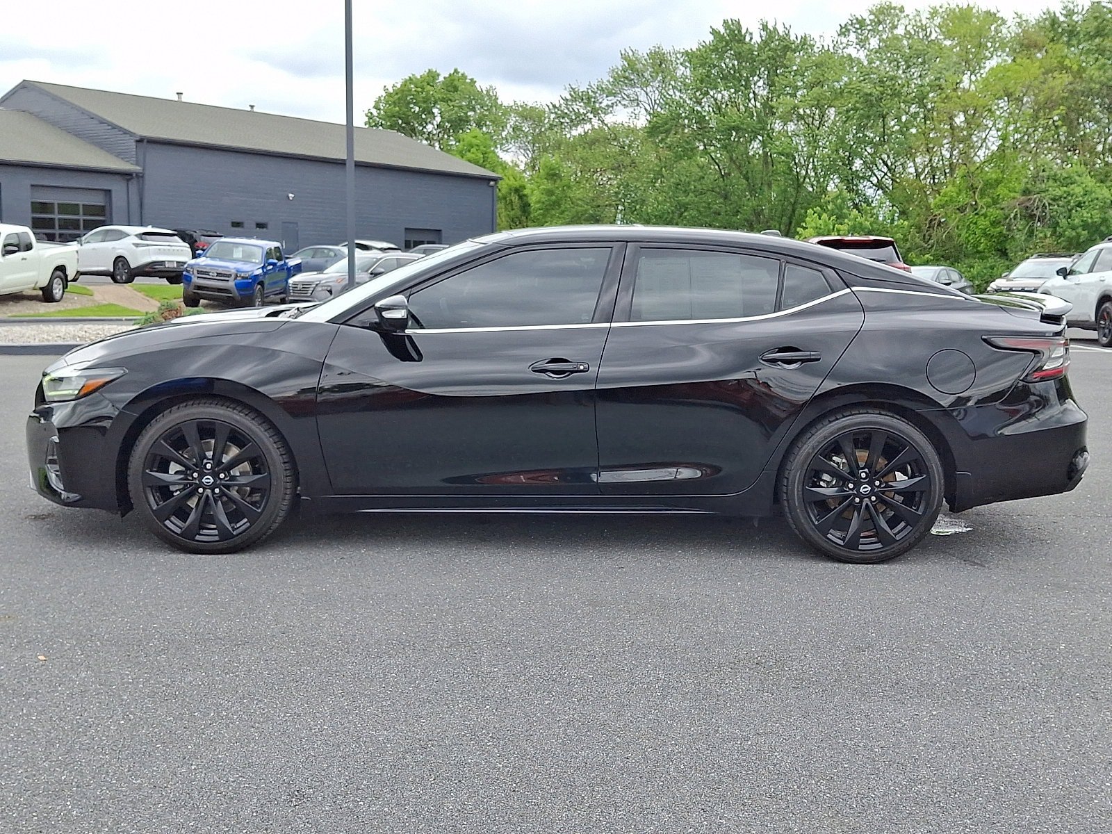 Used 2023 Nissan Maxima SR w/ Sport Mat Group FWD image 4