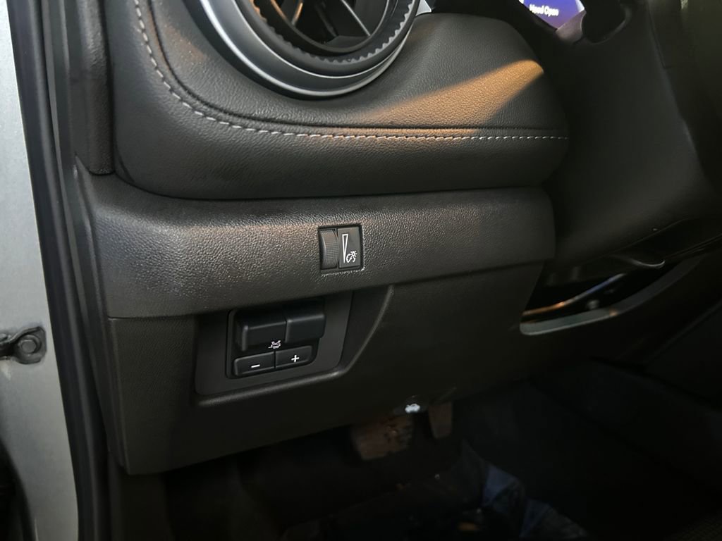 Used 2024 Chevrolet Colorado LT w/ LT Convenience Package II image 21