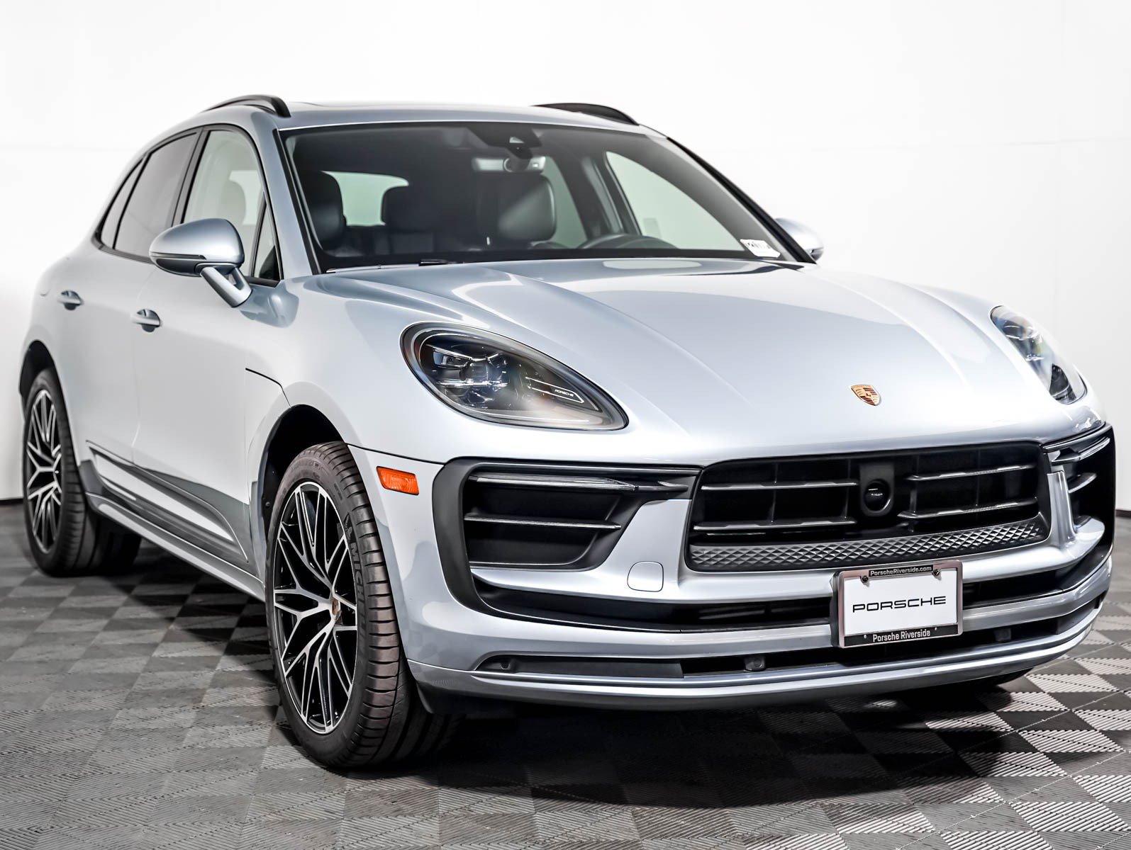 Certified 2023 Porsche Macan AWD/4WD image 8