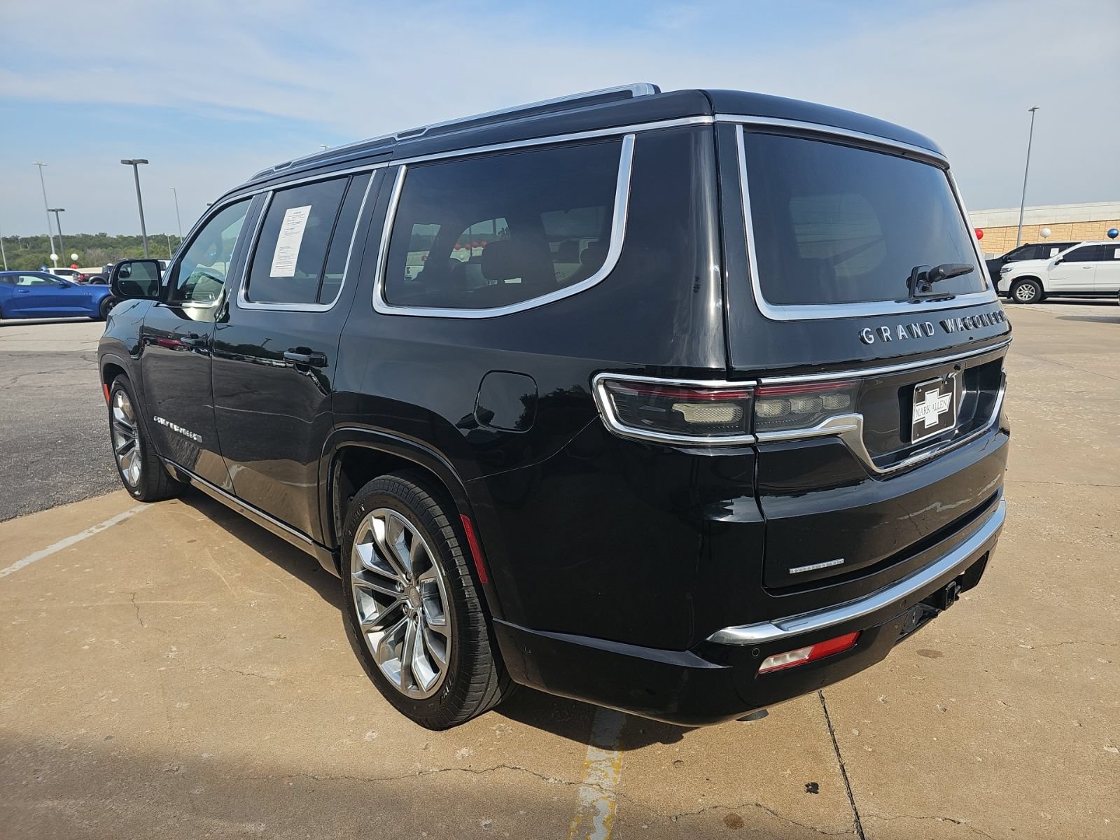 Used 2023 Jeep Grand Wagoneer Series II AWD/4WD image 5