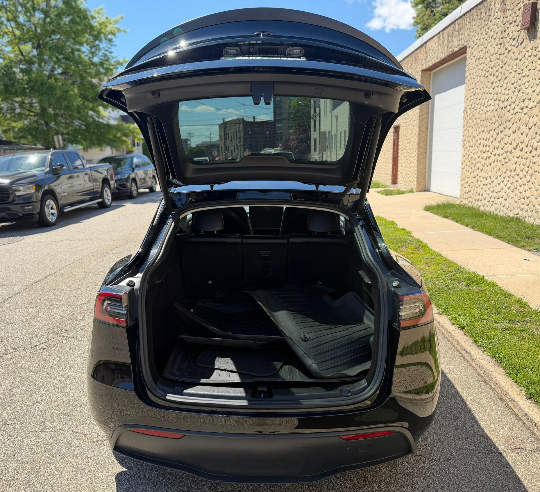 Used 2023 Tesla Model Y Performance AWD/4WD image 10