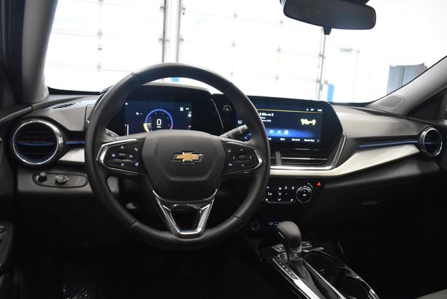 Used 2025 Chevrolet Trax LT w/ LT Convenience Package FWD image 23