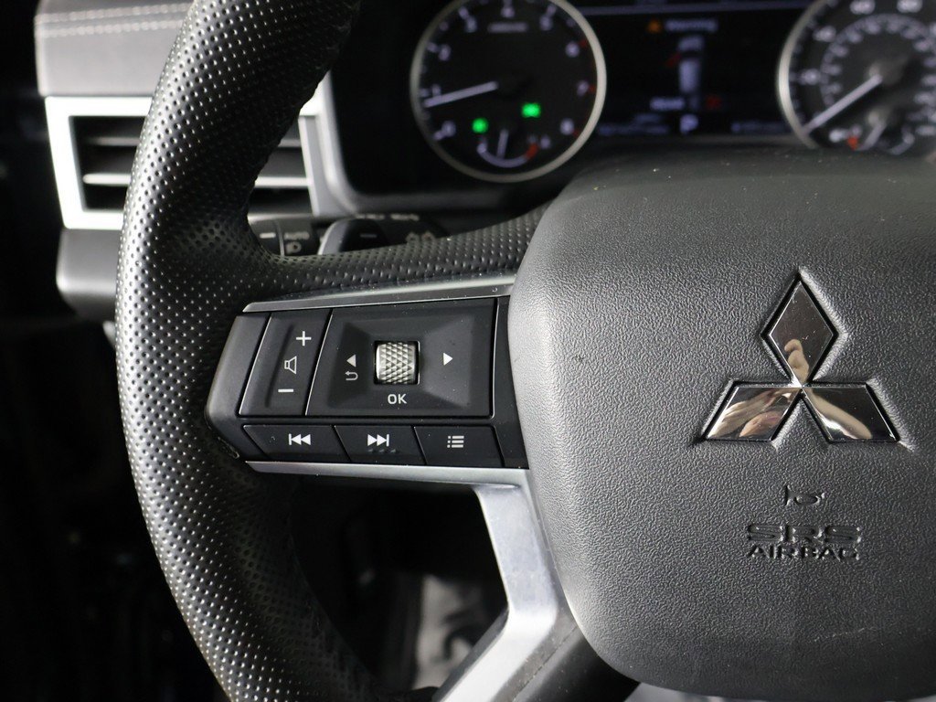 Used 2024 Mitsubishi Outlander SE image 43