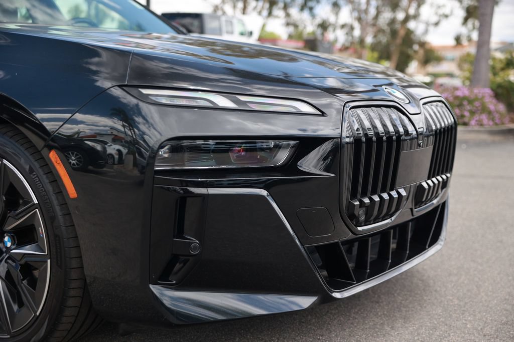 Used 2023 BMW 760i xDrive AWD/4WD image 7