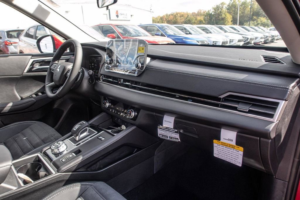 New 2025 Mitsubishi Outlander 4WD Plug-In Hybrid image 23