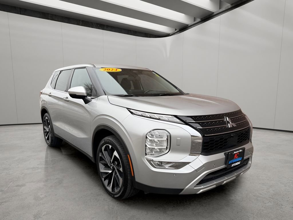 Used 2024 Mitsubishi Outlander SE image 7