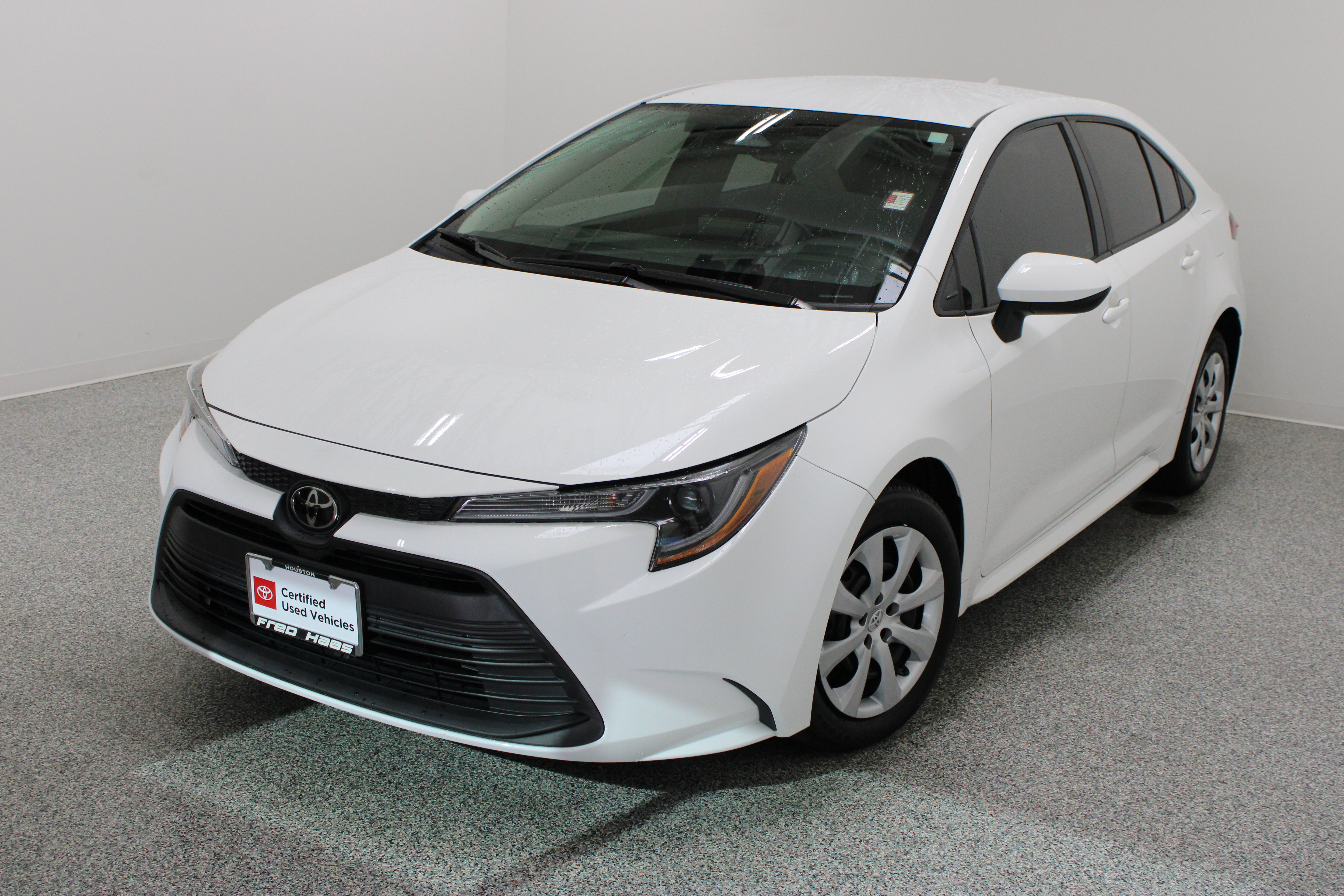 Used 2023 Toyota Corolla LE FWD image 2