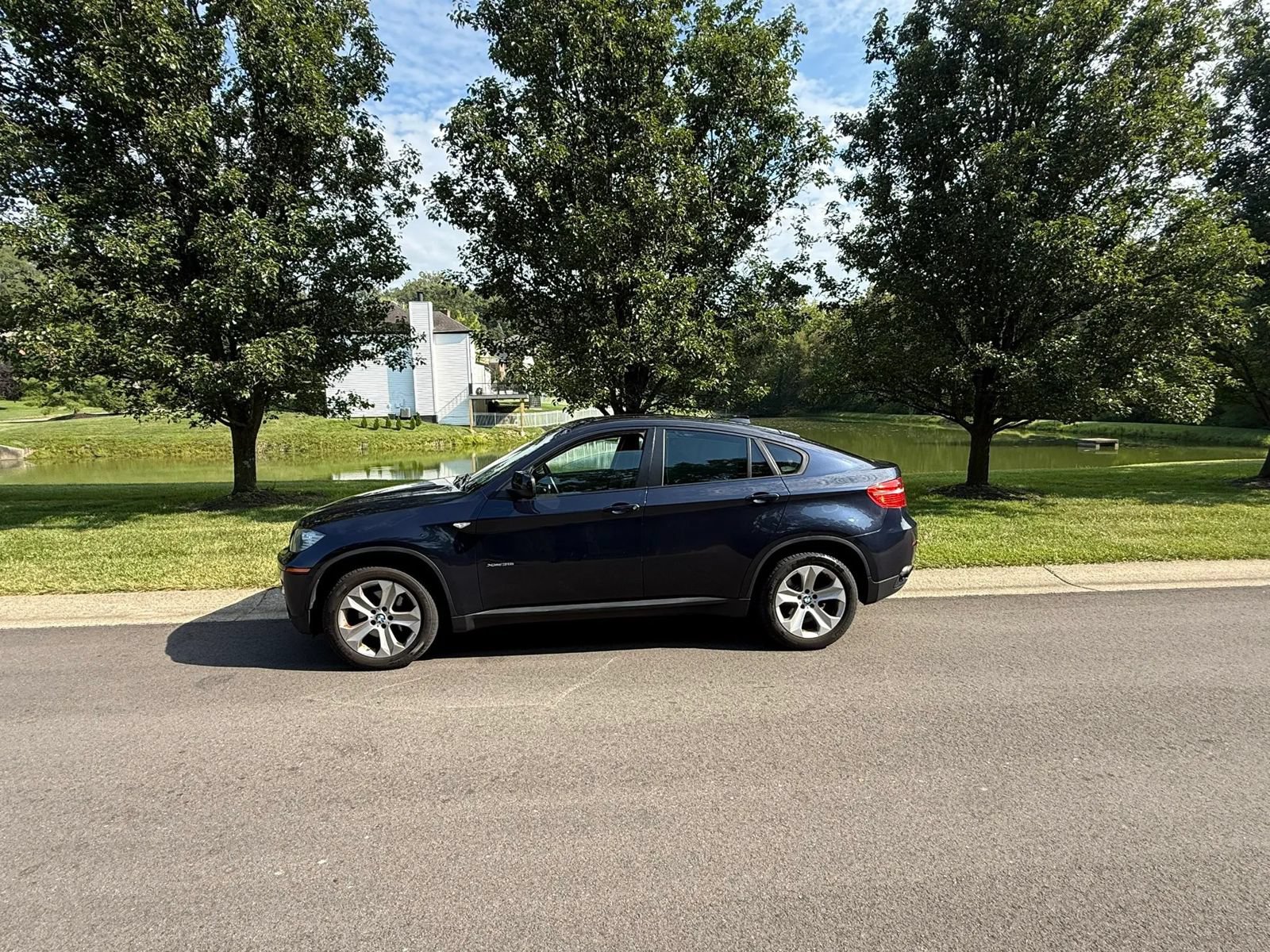 Used 2011 BMW X6 xDrive35i w/ Technology Pkg AWD/4WD image 3