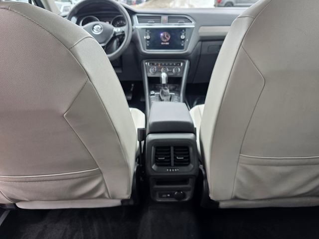 Used 2020 Volkswagen Tiguan SE w/ Panoramic Sunroof Package image 16