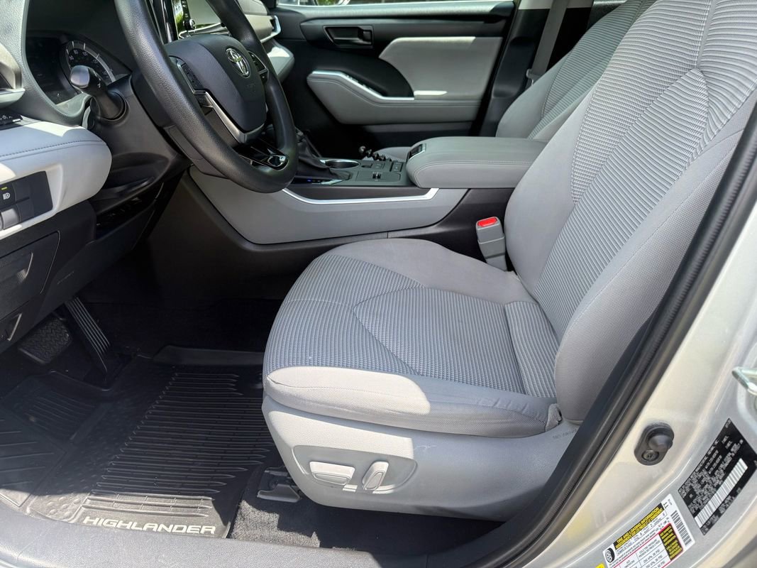 Used 2020 Toyota Highlander L FWD image 16