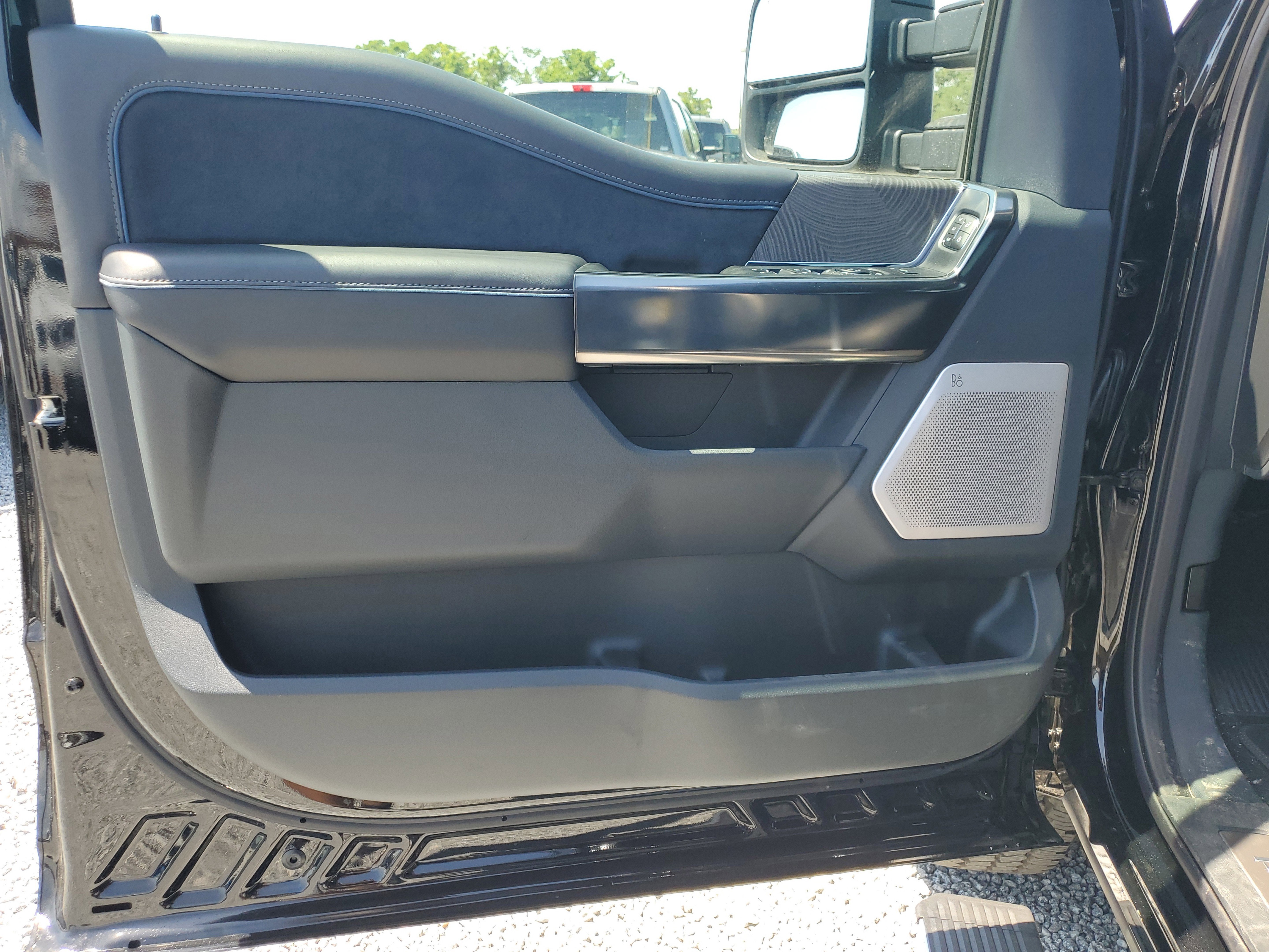 New 2025 Ford F350 Platinum w/ FX4 Off-Road Package image 14