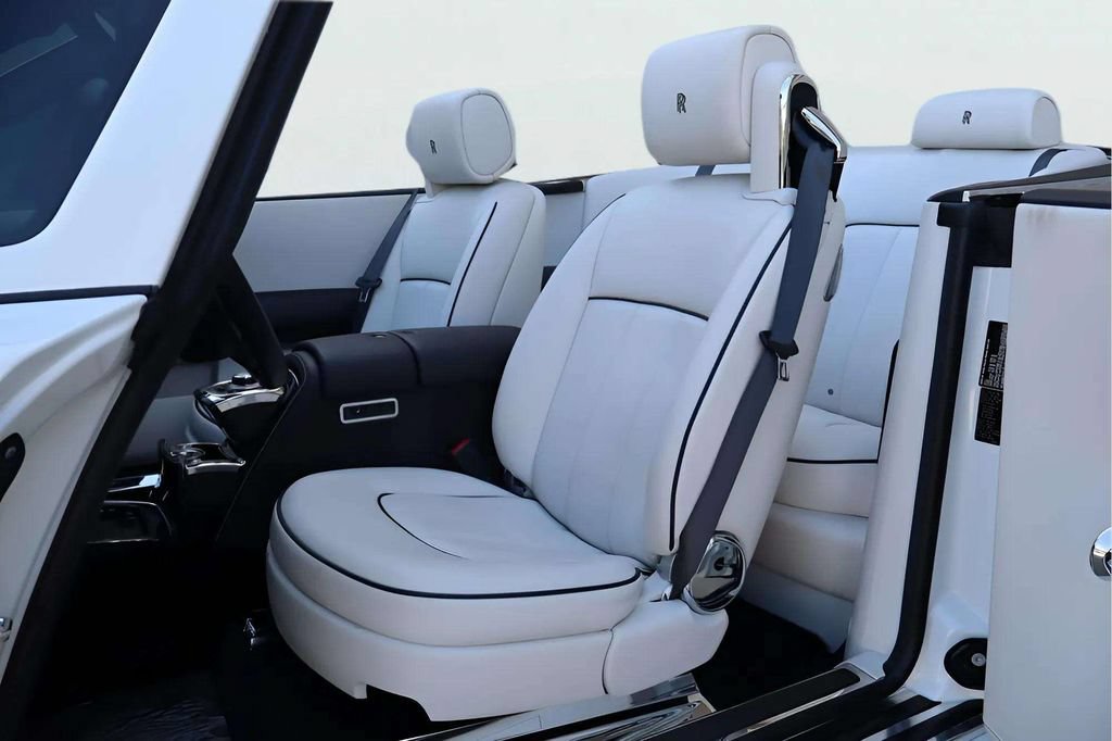 Used 2015 Rolls-Royce Phantom Drophead Coupe RWD image 13