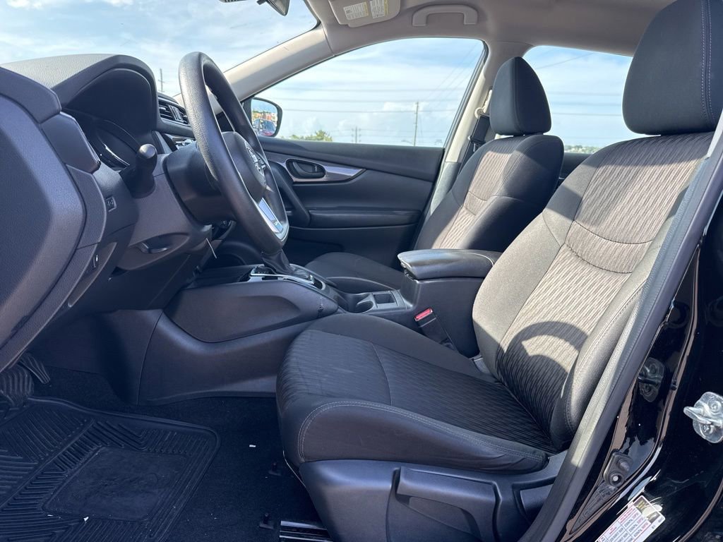 Used 2020 Nissan Rogue S FWD image 6