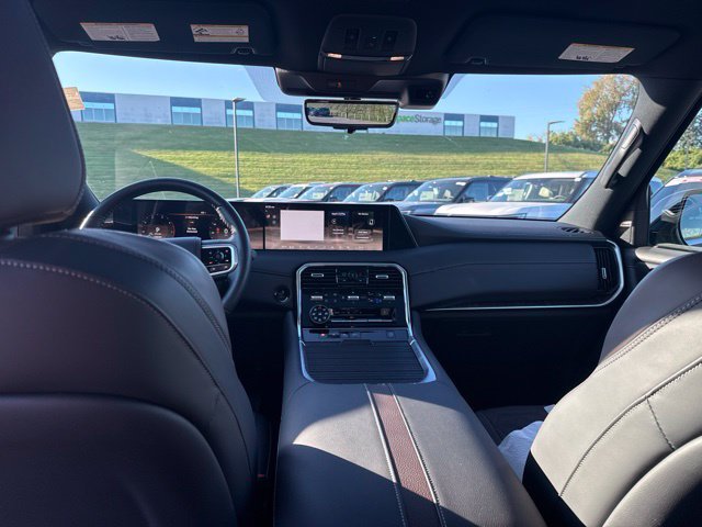 Certified 2025 Nissan Armada Platinum AWD/4WD image 22