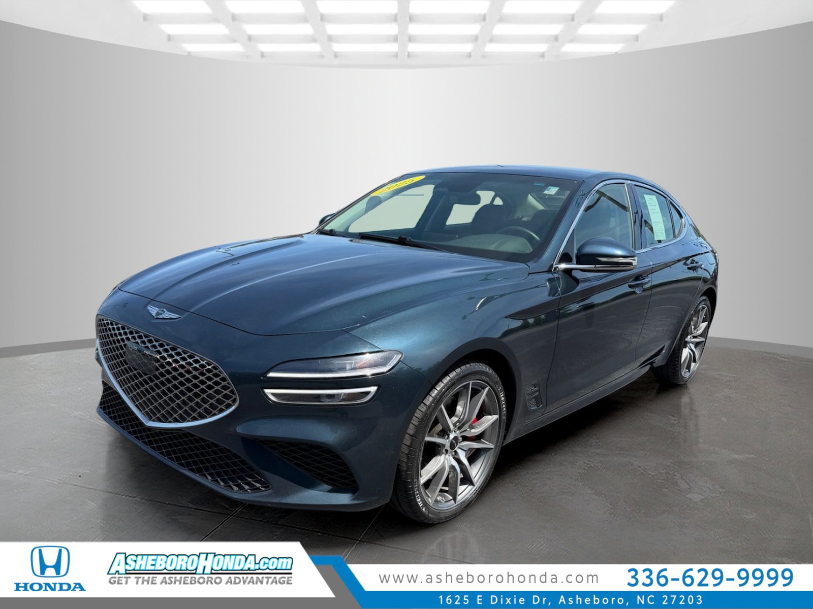 Used 2025 Genesis G70 2.5T RWD image 1