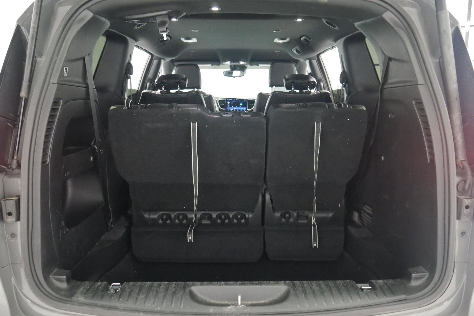 Used 2023 Chrysler Pacifica Touring-L w/ S Appearance Package image 27