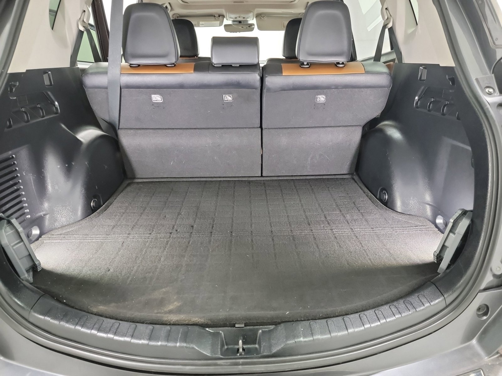 Used 2018 Toyota RAV4 Limited image 16