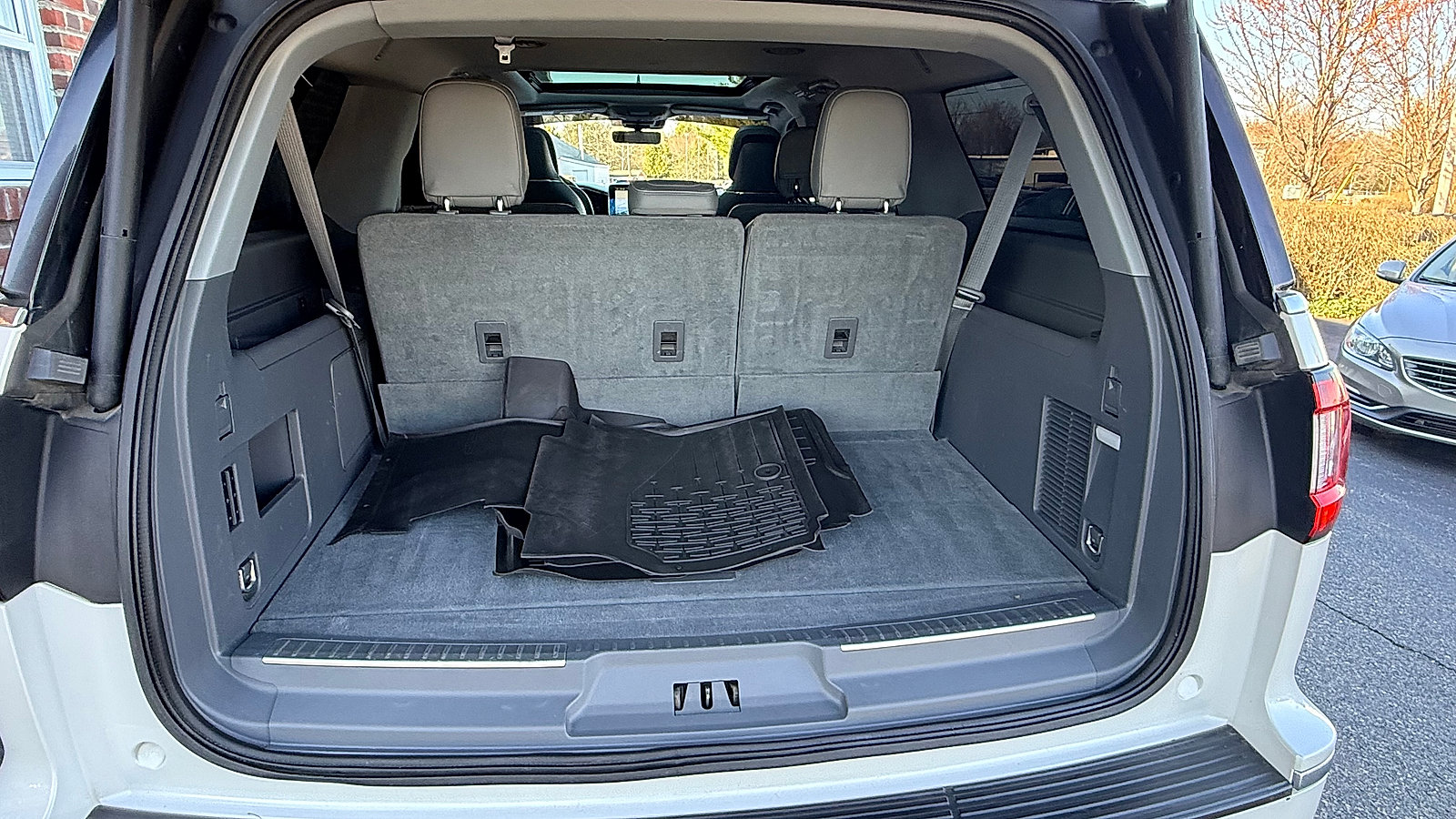 Used 2018 Lincoln Navigator L Reserve w/ Technology Package image 47