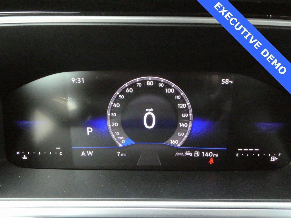 Certified 2025 Volkswagen Taos SE image 5