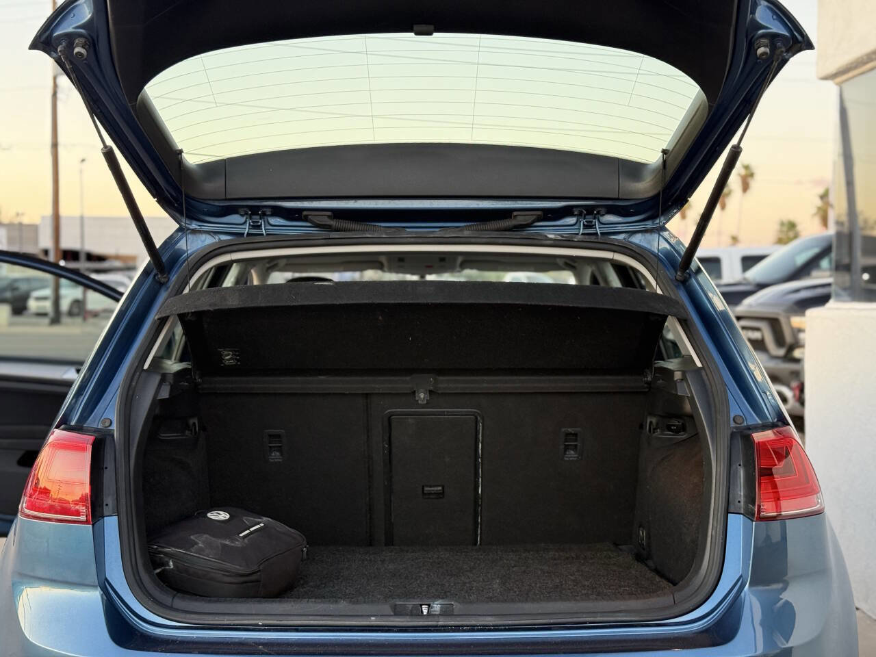 Used 2016 Volkswagen Golf SE image 14