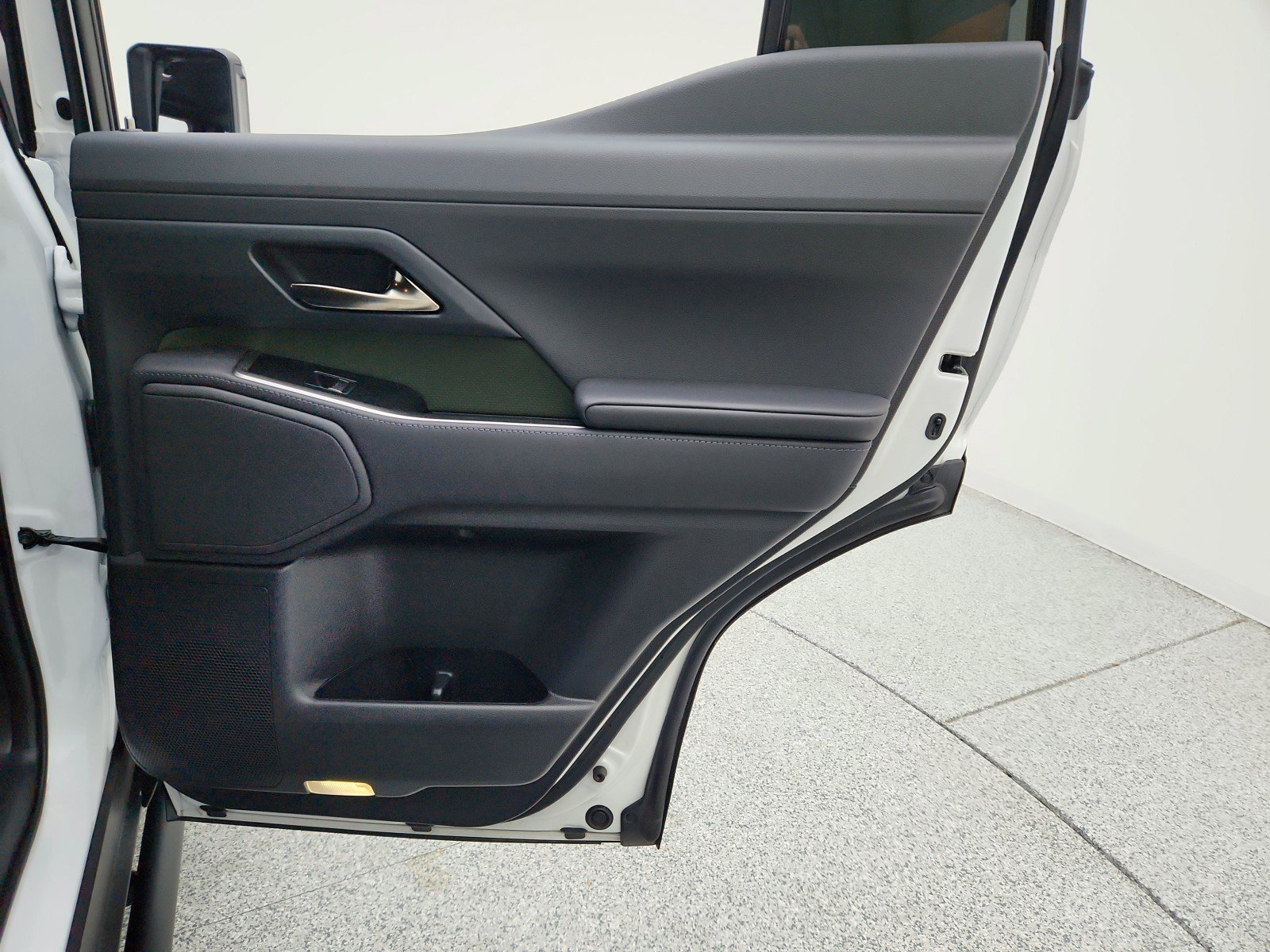 Used 2025 Lexus GX 550 w/ Accessory Package (32) image 30