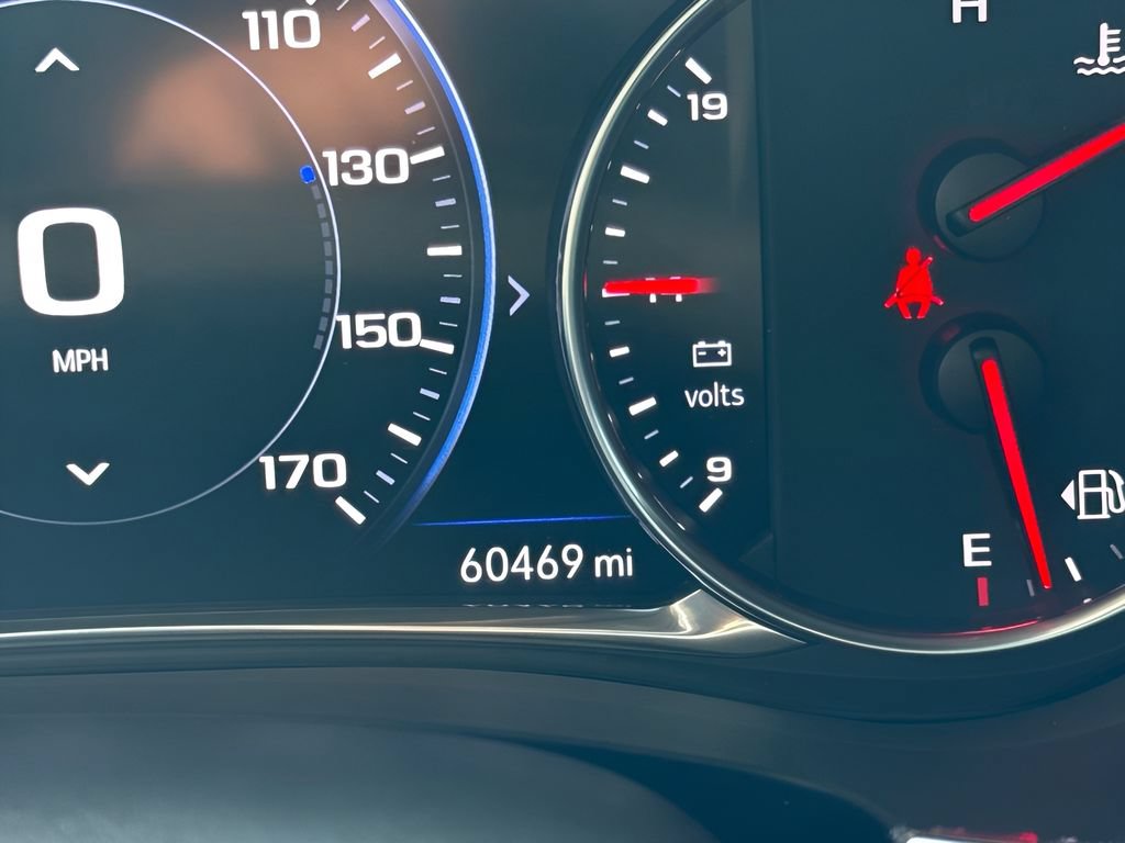 Used 2023 Chevrolet Traverse Premier w/ Redline Edition FWD image 16