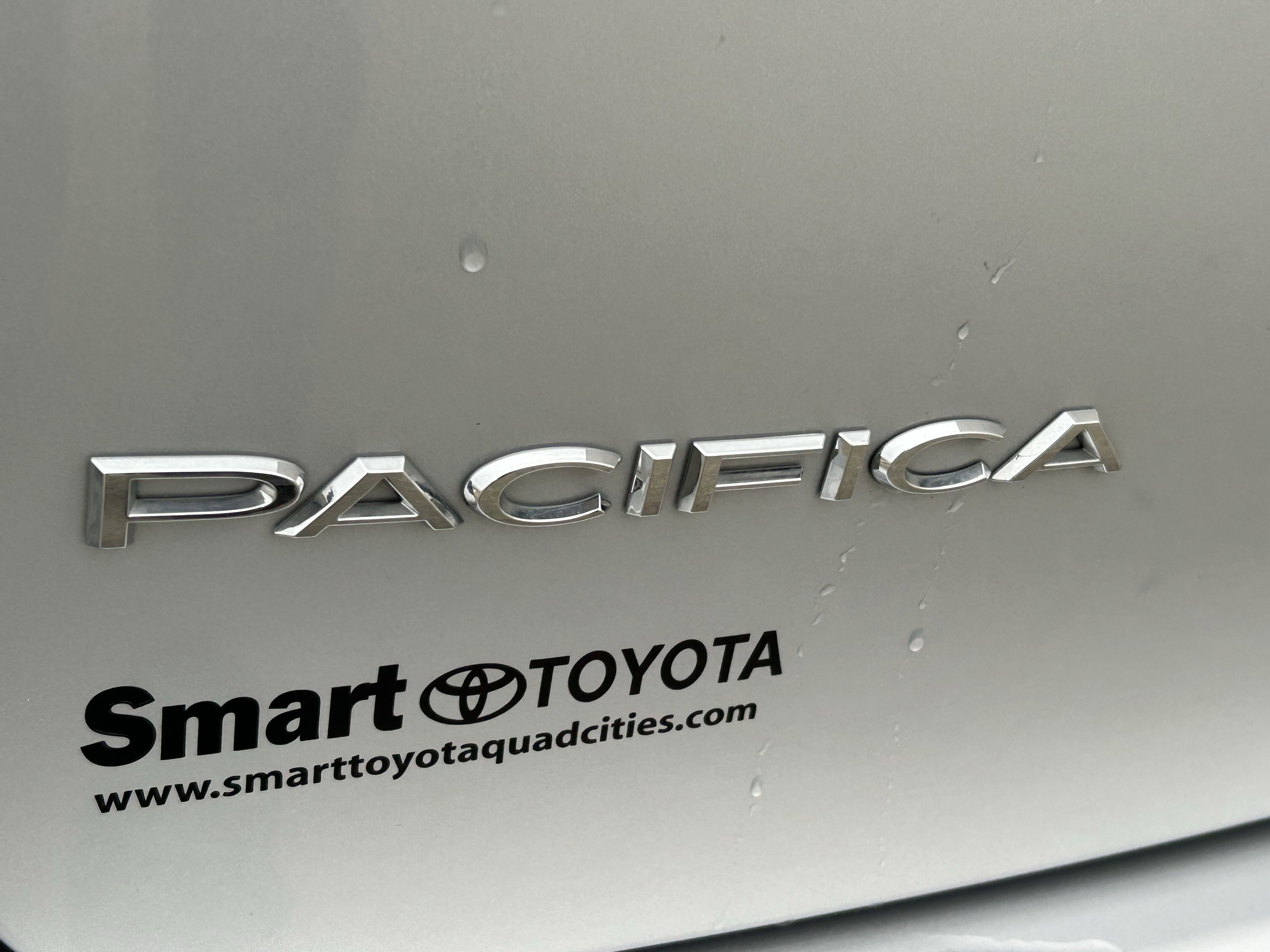 Used 2024 Chrysler Pacifica Touring-L image 7