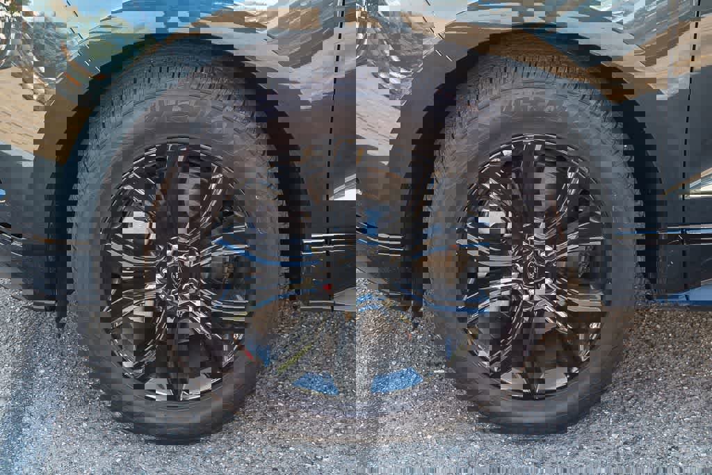 Used 2023 Ford Edge SE w/ Black Appearance Package image 11