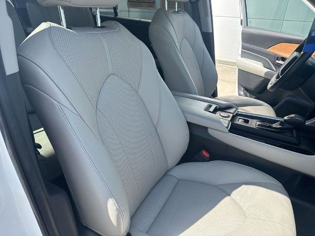 Used 2024 Toyota Grand Highlander AWD image 32