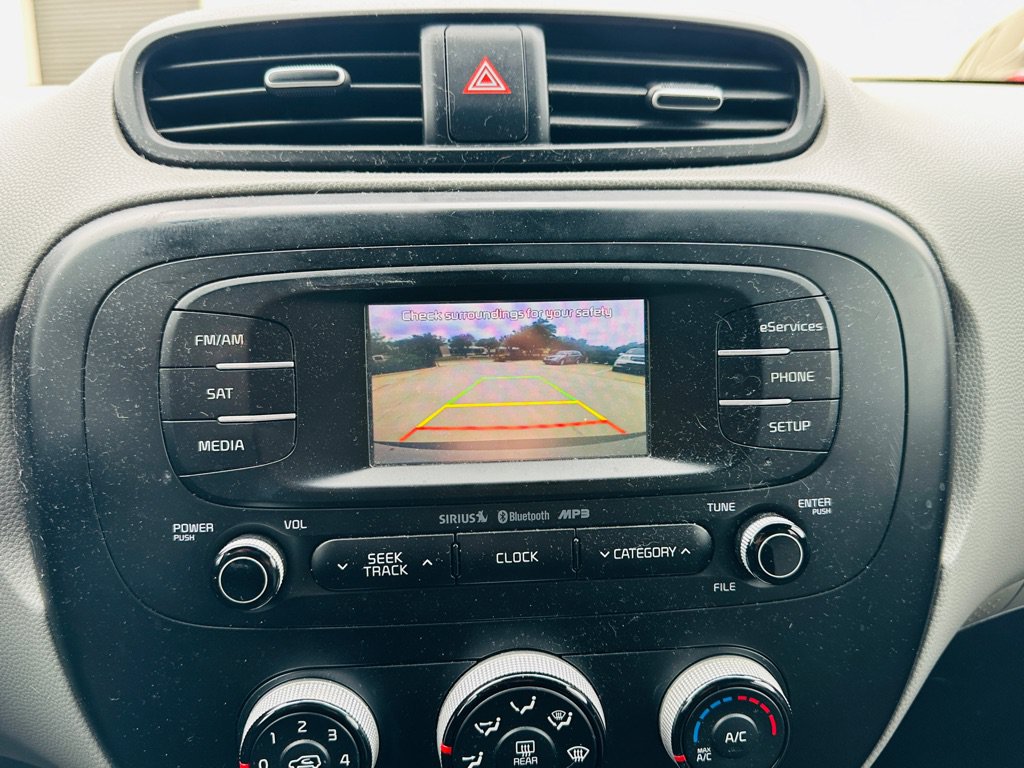 Used 2015 Kia Soul FWD image 29