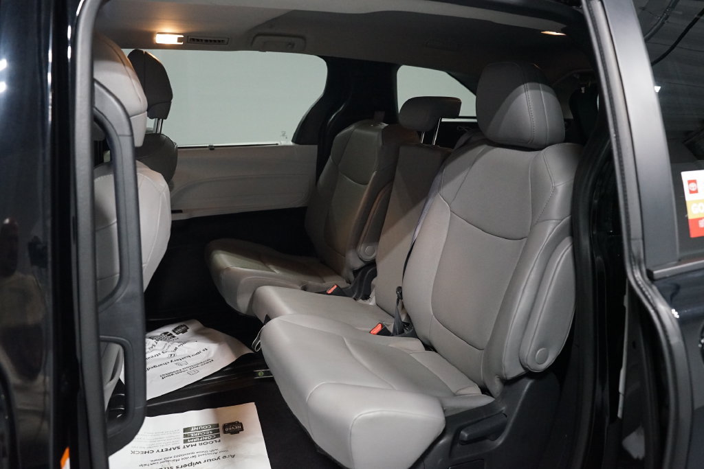 Certified 2025 Toyota Sienna XLE FWD image 29