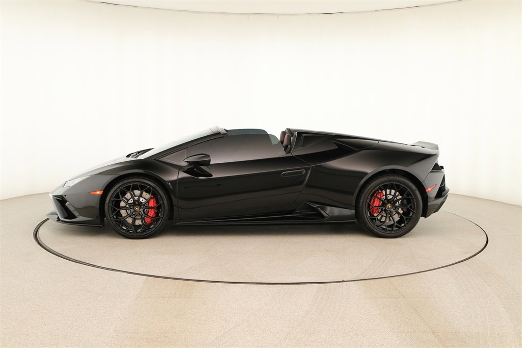 Used 2022 Lamborghini Huracan EVO image 2