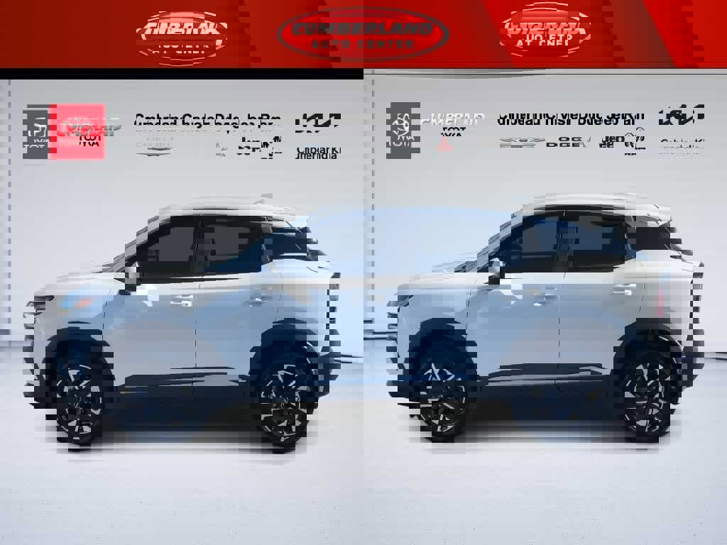 Used 2025 Nissan Kicks SV image 5